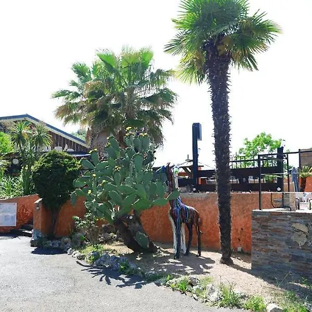 Le Banana's Hotel