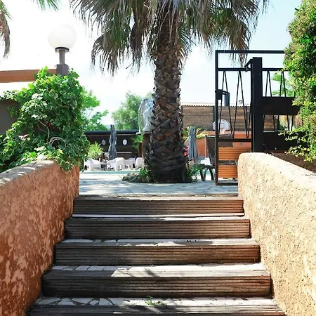 Hotel Le Banana's Aleria (Corsica)