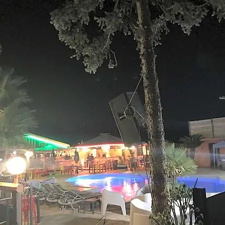 Le Banana's Hotel