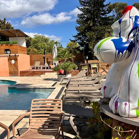 Le Banana's Hotel
